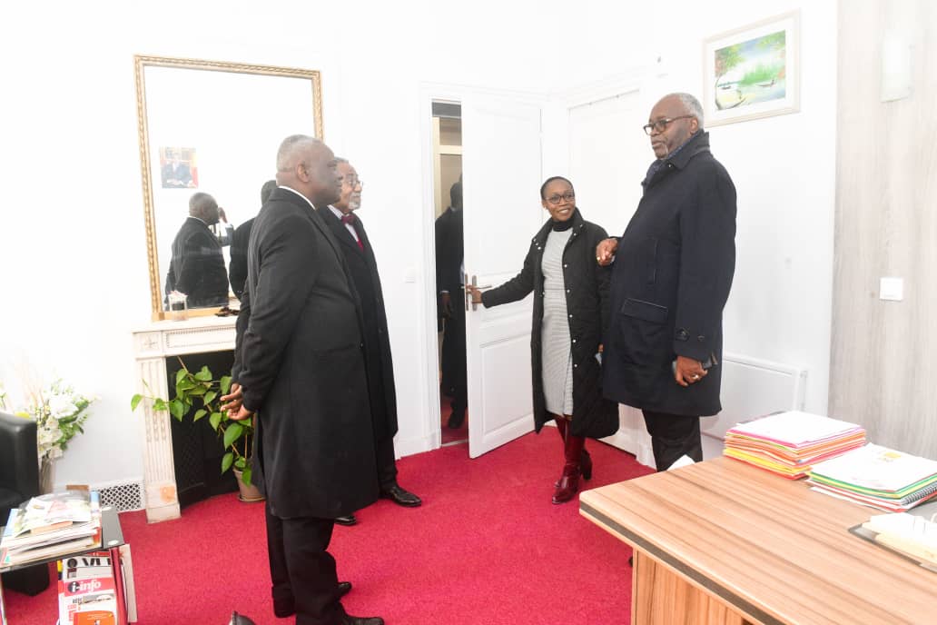 Le premier ministre visite les locaux du futur bureau de l'Agence congolaise pour l'emploi à Paris en chantier